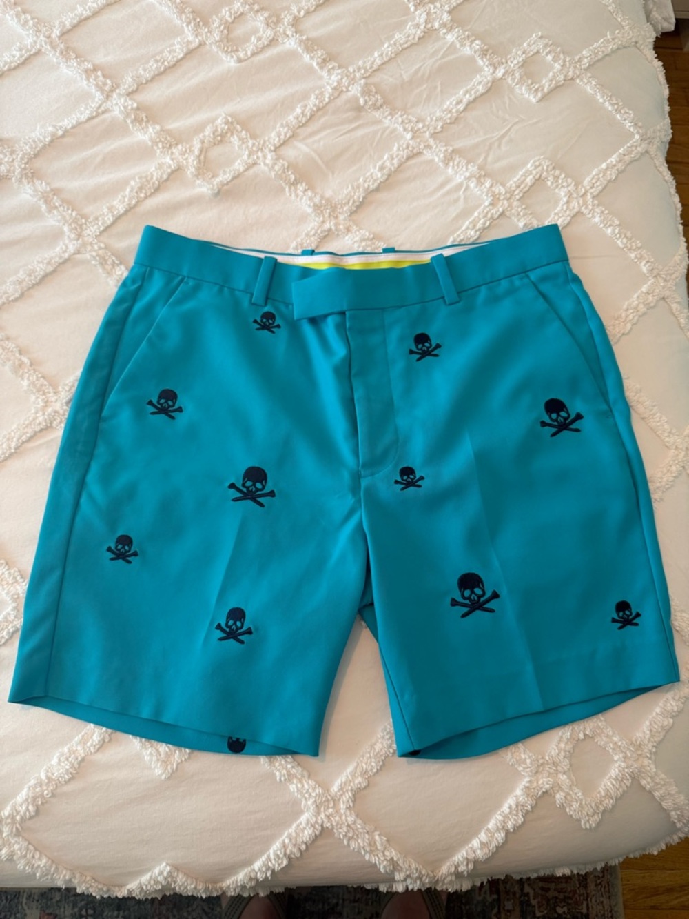 G/Fore Turquoise Golf Shorts with Navy Skull Embroidery size 32